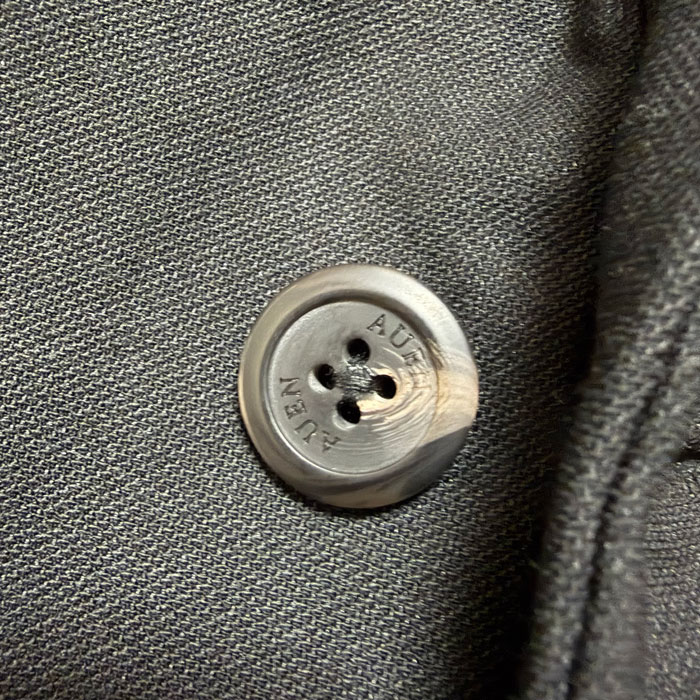 AUEN CODE ジャケットのボタン